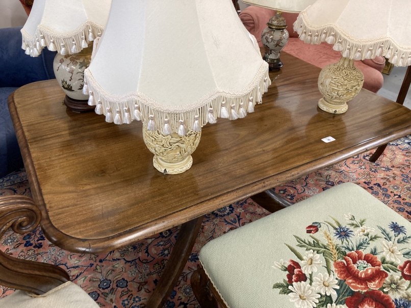 19th cent. Mahogany breakfast table converted to a coffee table on four supports plus five table