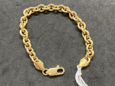 Jewellery: Yellow metal curb link bracelet, tests as 18ct gold. Length 7ins. Weight 15.3g.