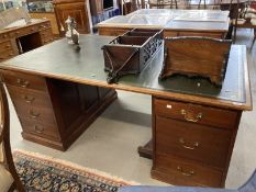 Early 20th cent. Mahogany partners desk, four drawer double pedestal, green leather skiver, believed