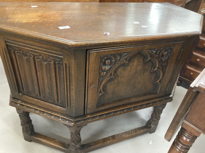 20th cent. Oak linen fold short cupboard. 41ins. x 21ins. x 27ins.