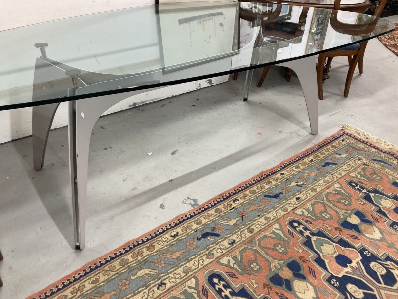 20th cent. Modern glass top table, possibly by Rolf Benz, oval egg shape top on a grey painted steel