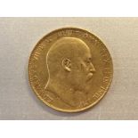 Bullion gold coin Edward VII full sovereign dated 1907. Weight 7.9g.