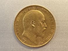 Bullion gold coin Edward VII full sovereign dated 1907. Weight 7.9g.