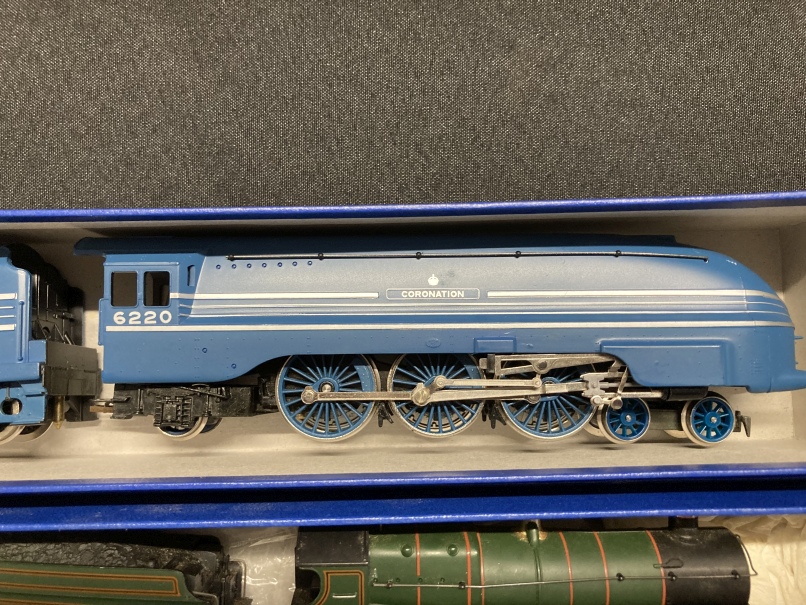 The John Bosley Collection. Model Railways: OO/HO Hornby four locomotives with tenders 'King William - Image 2 of 5