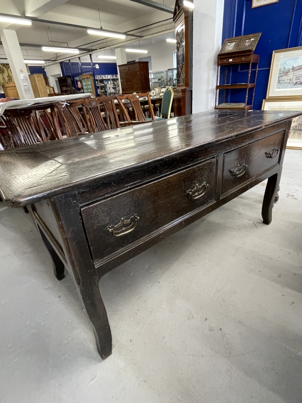 18th cent. Oak and elm serving table on four swept supports.