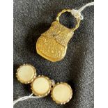 Jewellery: Yellow metal locket in the form of a purse, tests as 18ct gold. Weight 5.3g. Plus three