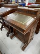 20th cent. Mahogany Davenport, four dummy drawers on the left and four drawers to the right, leather