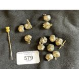 Jewellery: Yellow metal stock pin terminated with a thistle tests as 9ct gold. Weight 1.3g. Plus