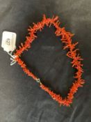 Jewellery: Necklet in the form of graduated branch coral, width at widest point approx. 27mm