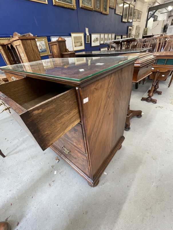 18th cent. Figured walnut chest of drawers, two over two of modest proportions, inlaid stringing, - Image 3 of 3