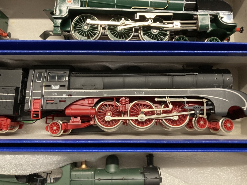The John Bosley Collection. Model Railways: OO/HO four locomotives with tenders, various makers, - Image 3 of 5