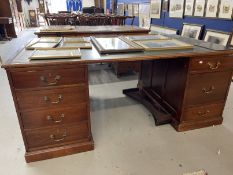 Early 20th cent. Mahogany partners desk, four drawer double pedestal, green leather skiver, believed