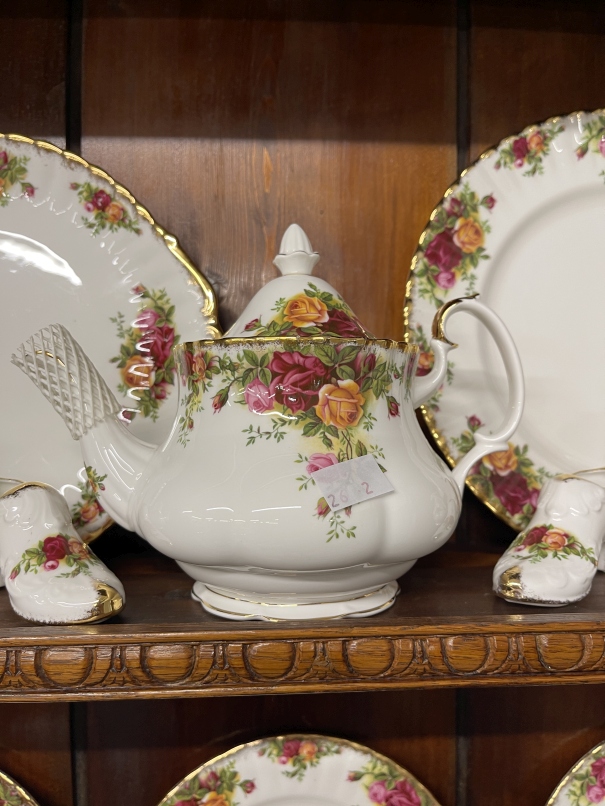 20th cent. Ceramics: Collection of twelve Wedgwood commemorative plates, seven commemorative mugs, - Image 3 of 3