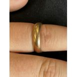 Jewellery: Yellow metal plain 5mm band, tests as 14ct gold, ring size S. Weight 5.7g.