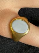 Hallmarked Jewellery: 18ct gold signet ring oval head 12mm x 10mm set with a sardonyx, ring size