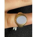 Hallmarked Jewellery: 9ct gold signet ring oval head 13mm x 10mm set with a sardonyx, ring size F.