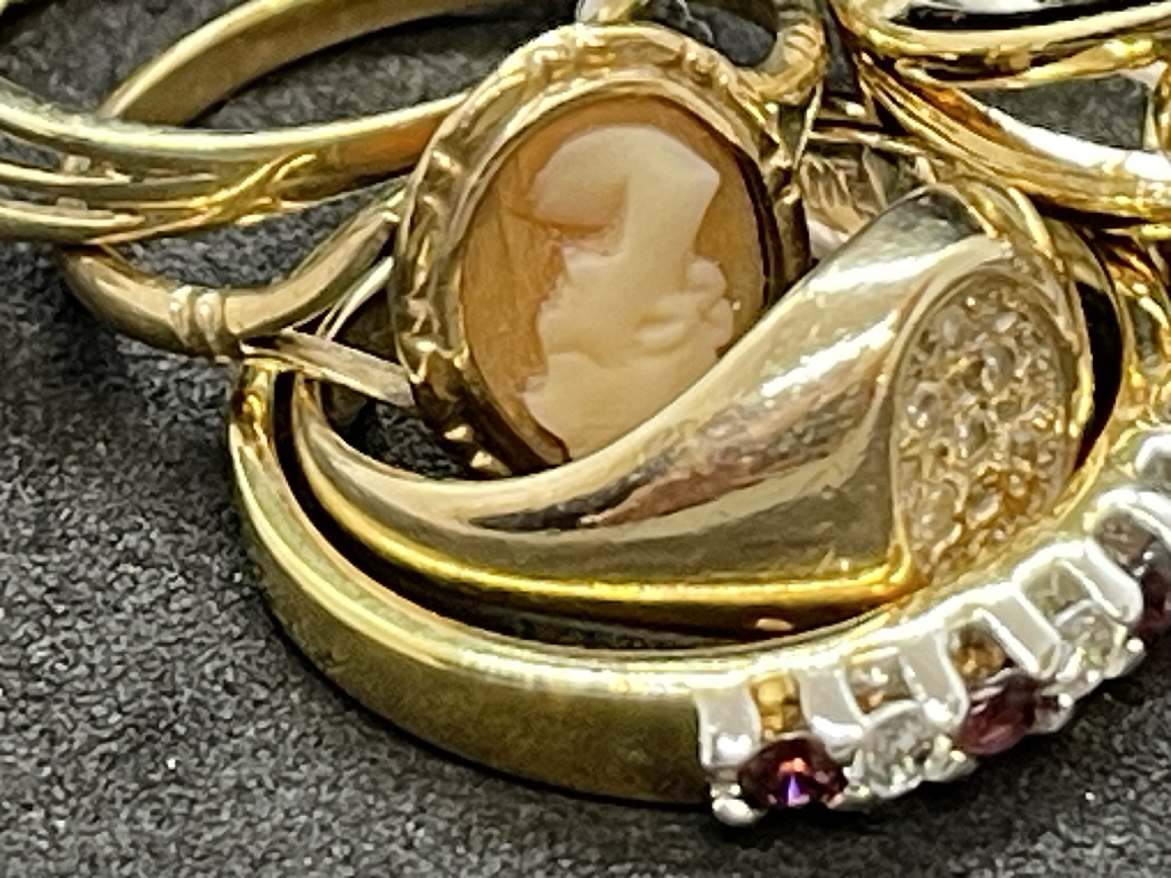 Hallmarked Jewellery: Six 9ct gold dress rings, one set with blue diamonds, one with a cameo, one - Image 3 of 5