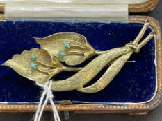 Jewellery: 20th cent. Gold Zeema brooch set with turquoise in the form of a leaf, tests as 9ct gold.