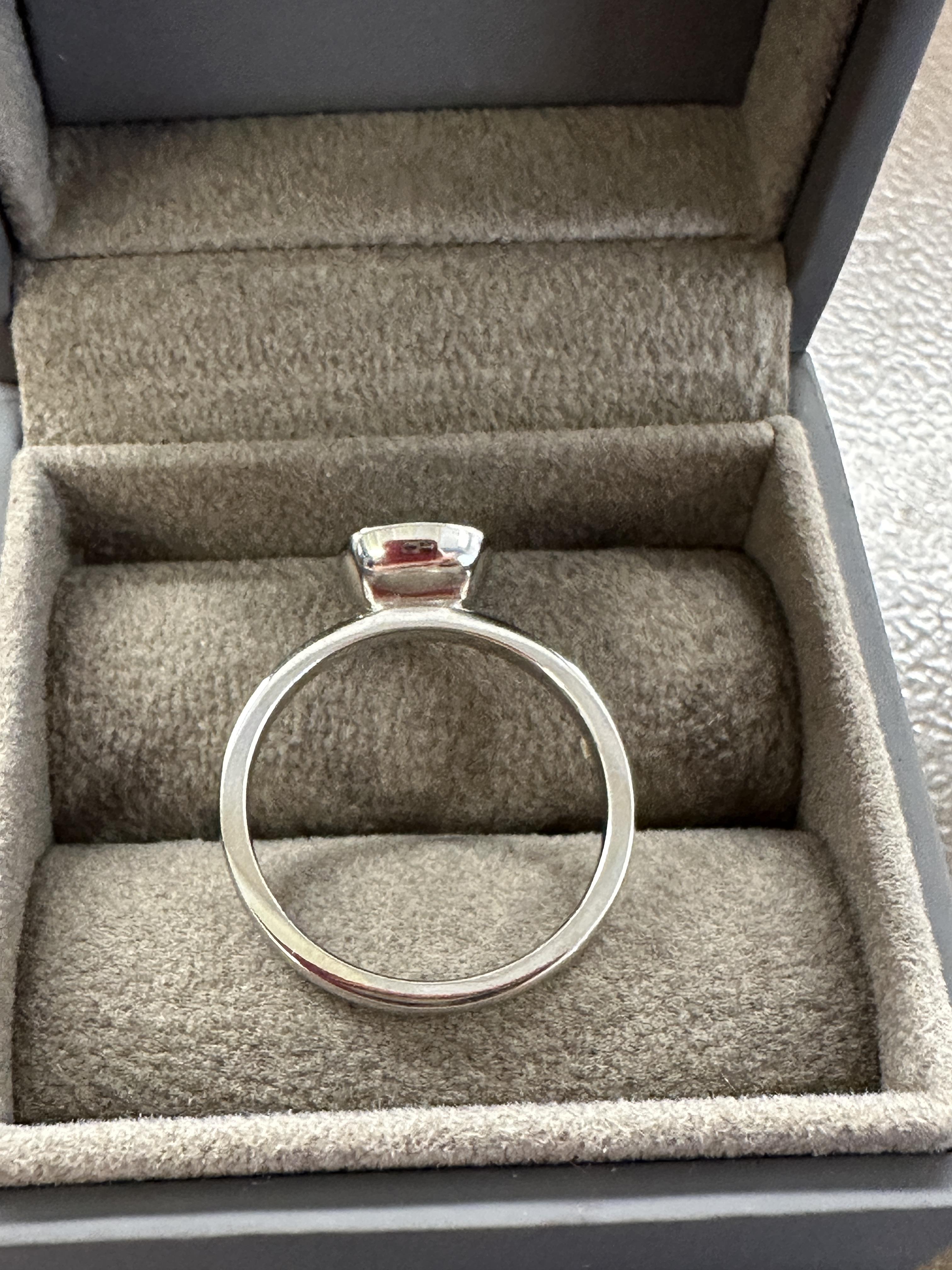 Hallmarked Jewellery: Platinum ring rub over set with a single cushion shape diamond, estimated - Image 3 of 5