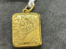 Jewellery: Yellow metal, tests as 18ct gold, locket with foliate engraved lid. 6.7g.
