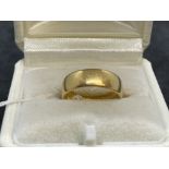 Hallmarked Jewellery: 22ct plain 6mm band, ring size K. Weight 4.7g.