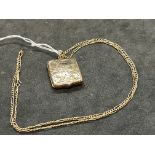 Jewellery: 9ct gold engraved locket and 18ins fancy link chain. 5.3g.