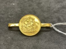 Bullion: Gold George V Full Sovereign with a 9ct gold brooch fitting attached. Total weight 10g.