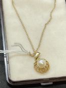 Hallmarked Jewellery: 9ct gold chain (18ins) with a pearl pendant attached, size of cultured pearl