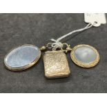 Jewellery: Three yellow metal lockets, one rectangular hinged, one oval with glass, and one round