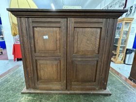 20th cent. Oak wall hanging cupboard of modest proportions, four panels to the two front doors and