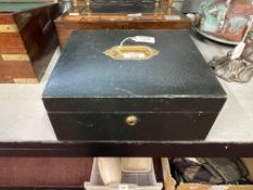 Boxes: Green Morocco leather covered jewellery box with green felt interior, Bramah lock (no key)