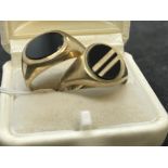 Hallmarked Jewellery: Two 9ct oval signet rings set with onyx, one size Q½ and the other T. Weight