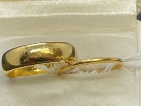 Hallmarked Jewellery: 22ct gold plain 5.5mm band, size L½. Weight 7.8g. Plus a 22ct gold keeper ring