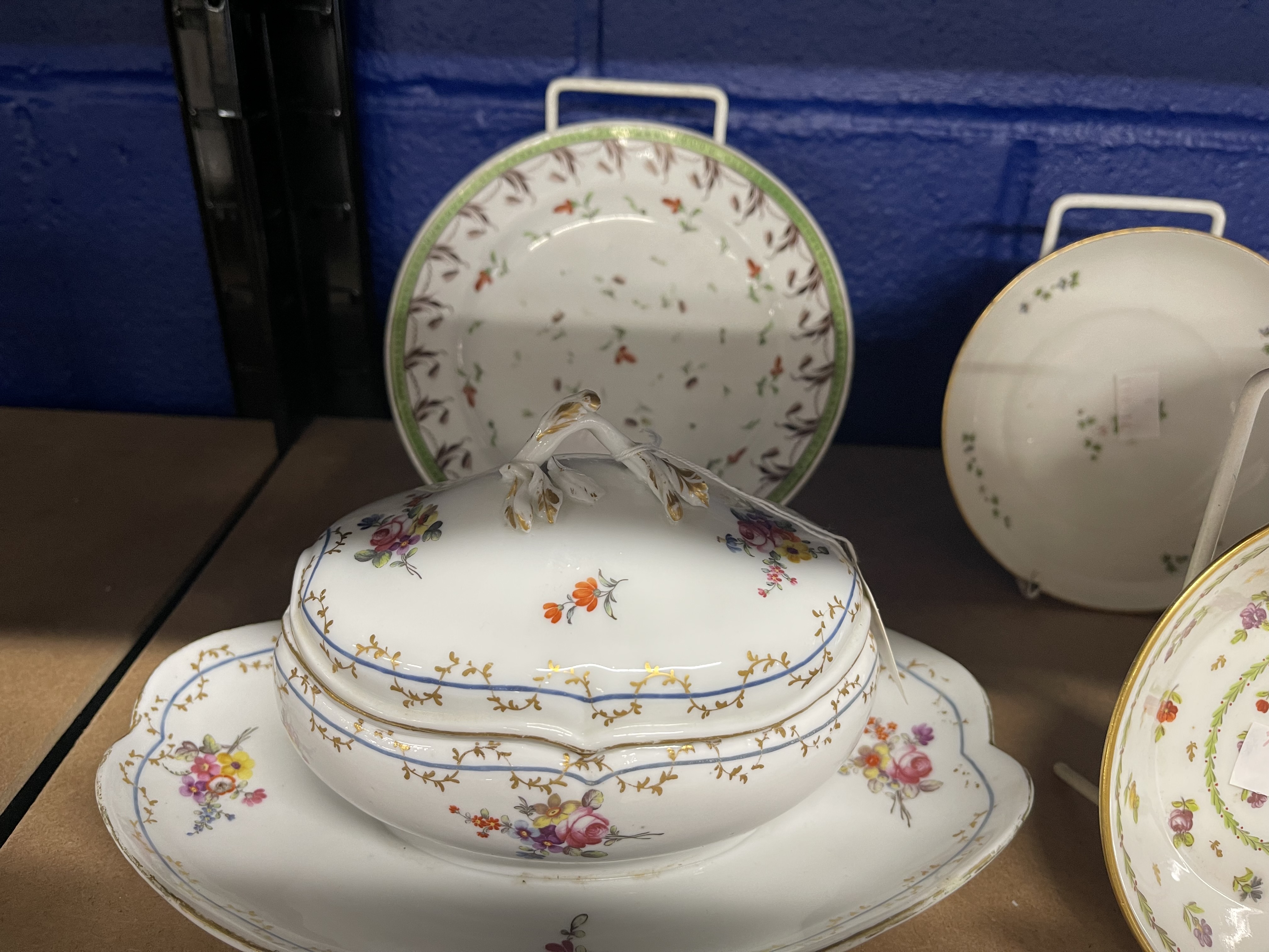 Late 18th/early 19th cent. group of Paris porcelains, including a La Courtille sauce tureen and - Image 2 of 4