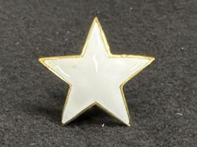 WHITE STAR LINE: Incredibly rare, gilt and white enamelled lapel badge in the form of a five-pointed