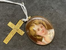 Jewellery: 9ct gold cross and and yellow metal oval photograph pendant with Berlin oval back,