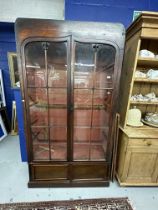 Late 18th/early 19th cent. Mahogany glazed bookcase, two glazed doors with original glass and