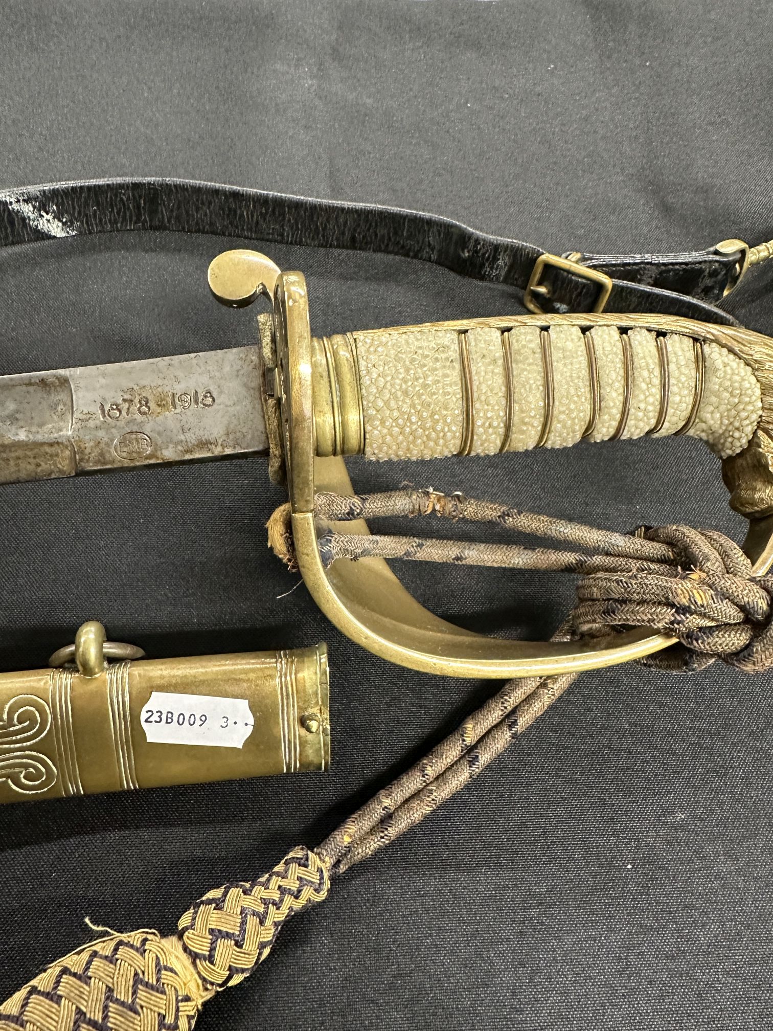 Militaria: 19th cent. Royal Navy dress sword, lion head pommel, shagreen and wire grip - Image 2 of 3