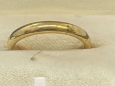 Jewellery: 9ct gold 3mm band, ring size N. Hallmarked Birmingham. Weight 3.1g.