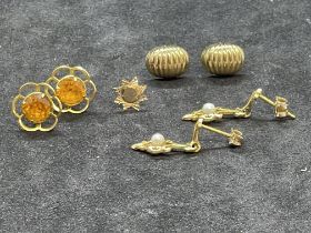Jewellery: Yellow metal three pairs of earrings plus one odd one, all test as 9ct gold.