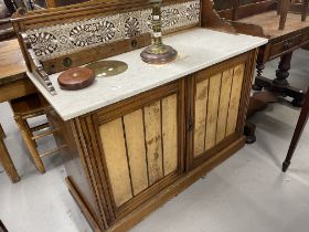 Burr maple marble topped washstand with Minton style tiled splashback. 46ins. x 20ins. x 41ins.