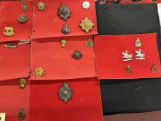 Militaria: Early examples WWI-WWII and later regiments include, Coldstream Puggaree badge WO's