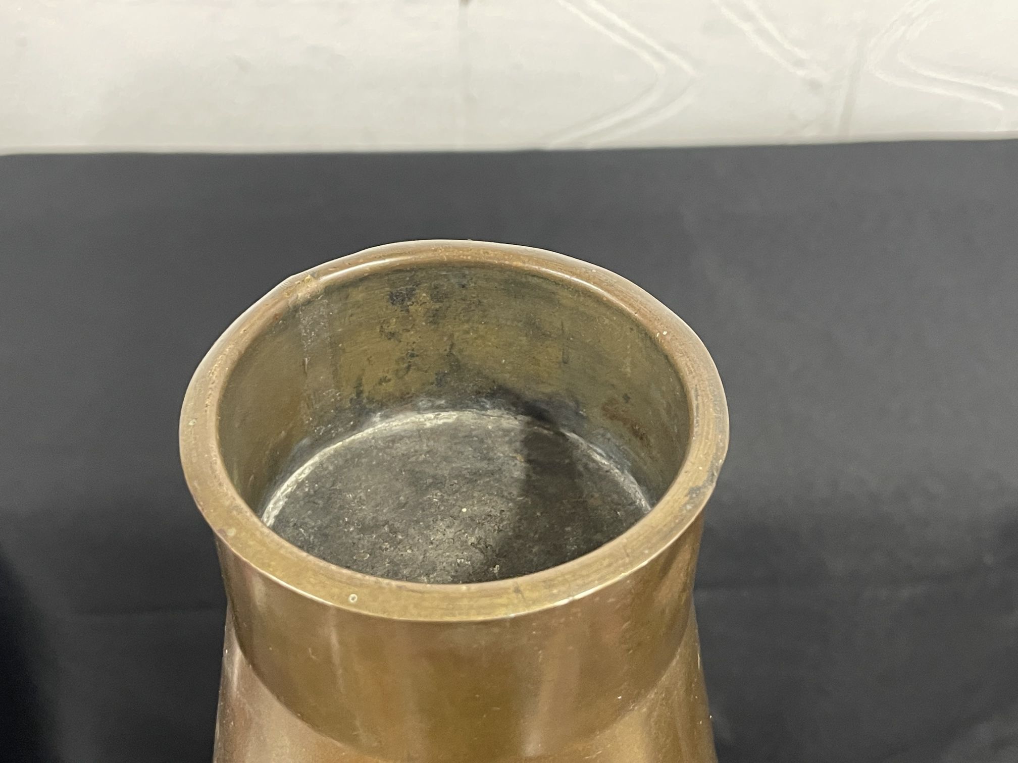 Militaria: Brass Army 20 Pounder Centurion Tank shell case with ashtray insert. Height 24½ins. - Image 2 of 3