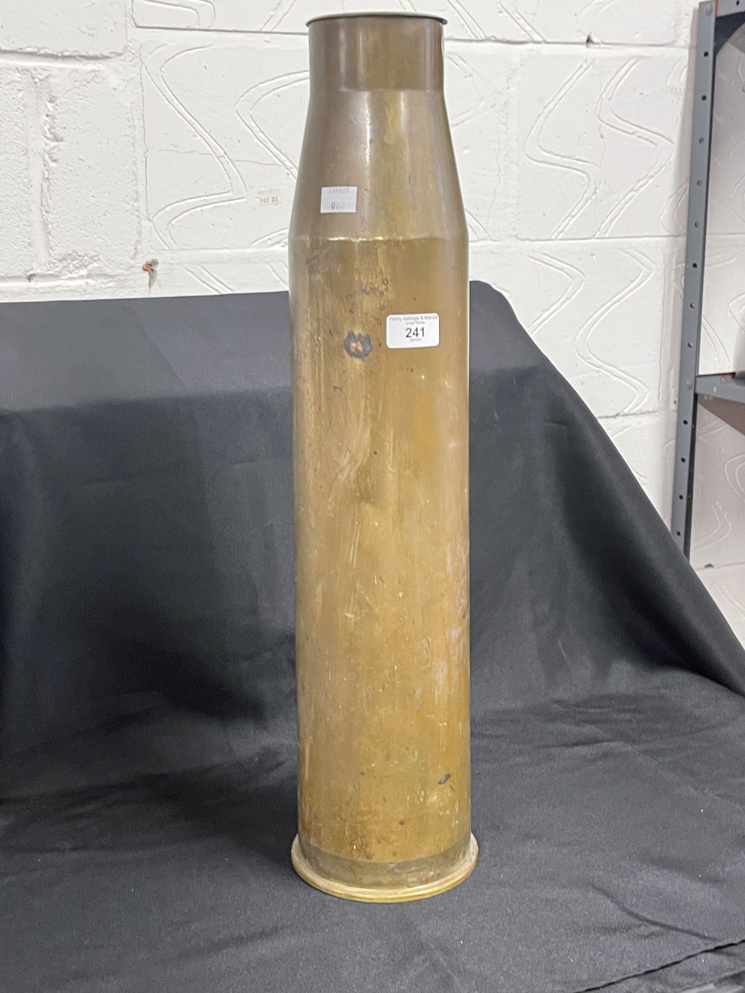 Militaria: Brass Army 20 Pounder Centurion Tank shell case with ashtray insert. Height 24½ins.