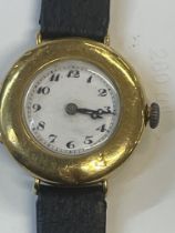Watches: Early 20th cent. Ladies wristwatch, 18ct gold case, white dial, black Arabic numerals