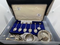 Hallmarked Silver: Silver Jubilee teaspoons x 6 with Heraldic finials, Birmingham 1977, cased.