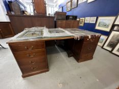 Early 20th cent. Mahogany partners desk, four drawer double pedestal, green leather skiver, believed