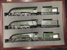 Trains: Model railway locomotives and tenders Tri-ang-Hornby 00 presentation box