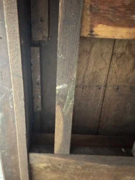 Furniture: - Image 8 of 8