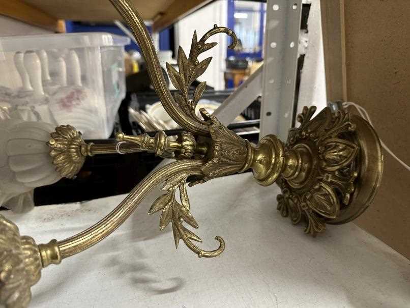 Lighting: - Image 6 of 8